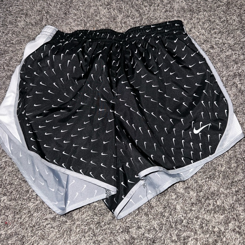 Girls Nike Tempo Shorts
